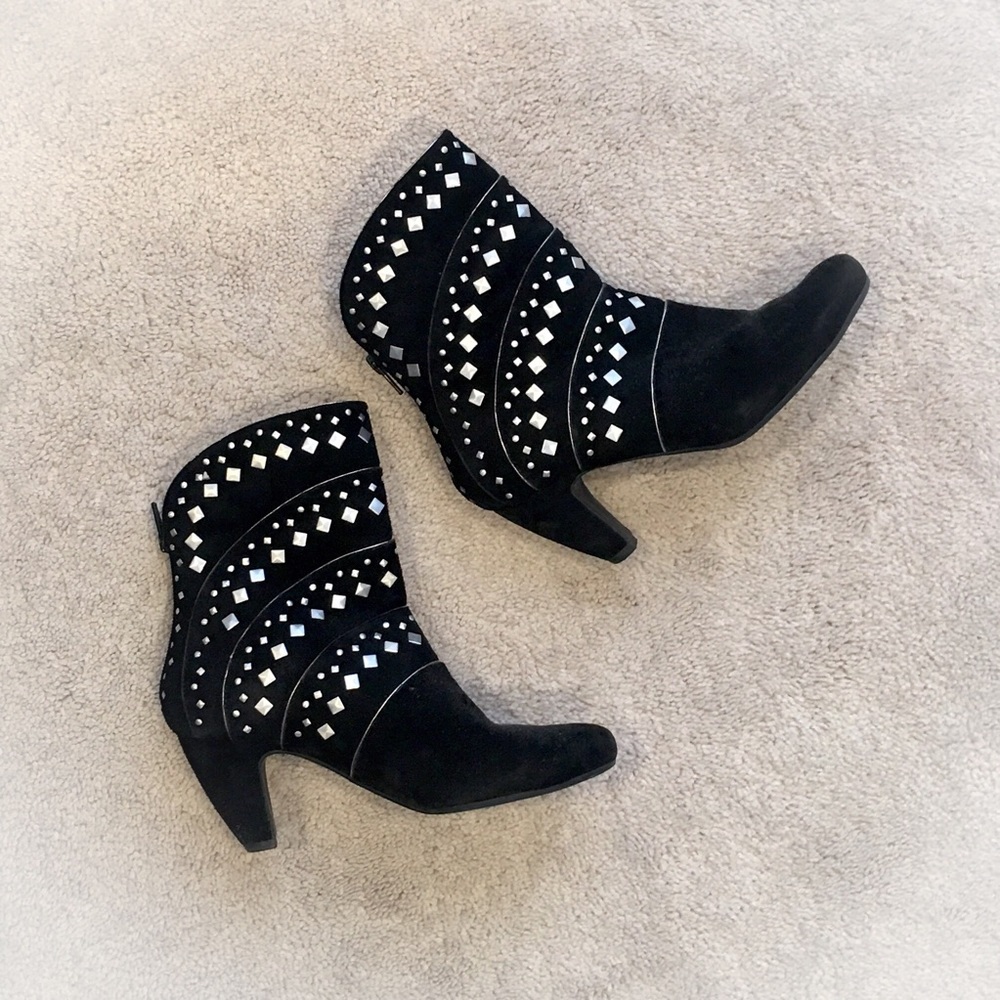 Van Eli Black Suede Boots